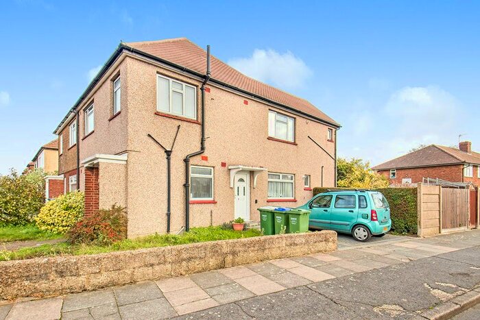 2 Bedroom Flat To Rent In Hudson Road, Bexleyheath, Kent, DA7