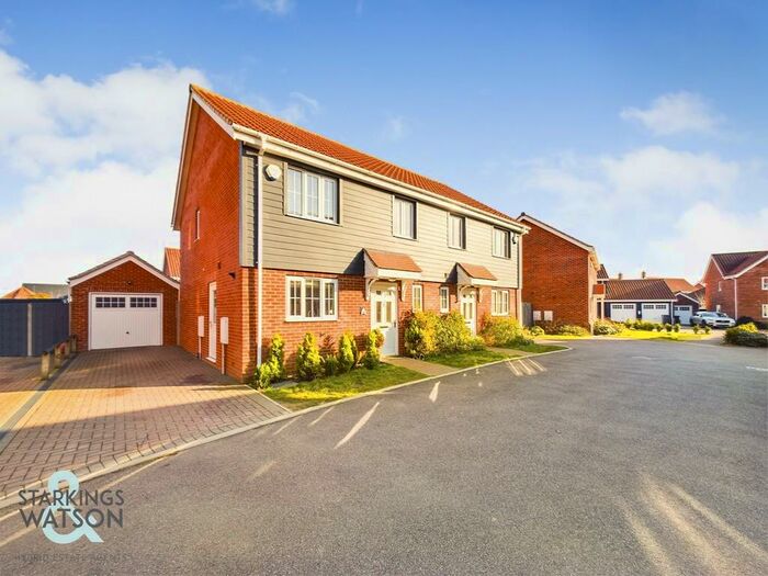 3 Bedroom Semi-Detached House To Rent In Picton Close, Poringland, Norwich, NR14