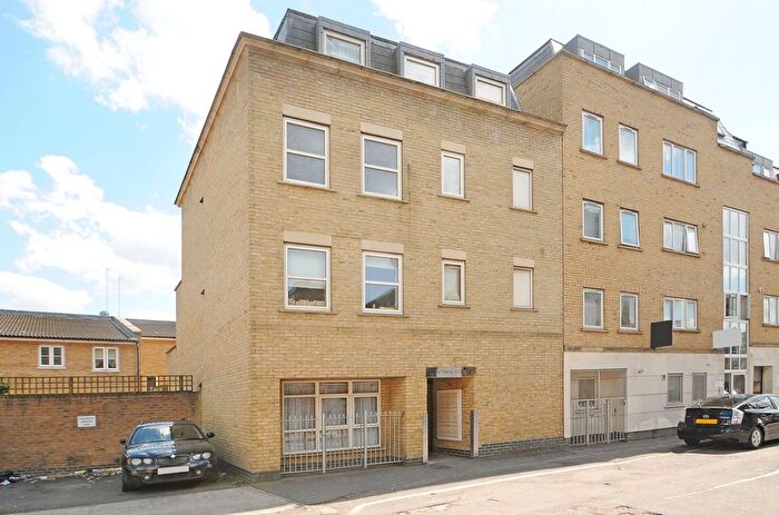 1 Bedroom Flat To Rent In Hendre Road, Walworth, London, SE1