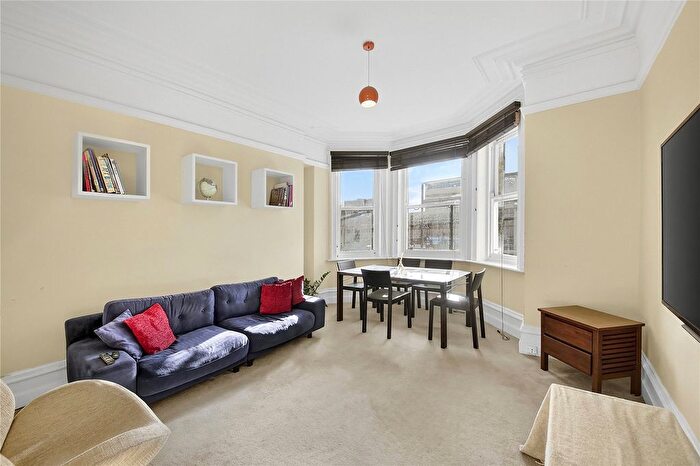 3 Bedroom Flat For Sale In Bedford Court Mansions, Bedford Avenue, WC1B