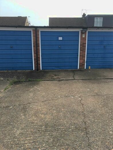 Garage / Parking To Rent In Hertford Road, Hoddesdon, EN11