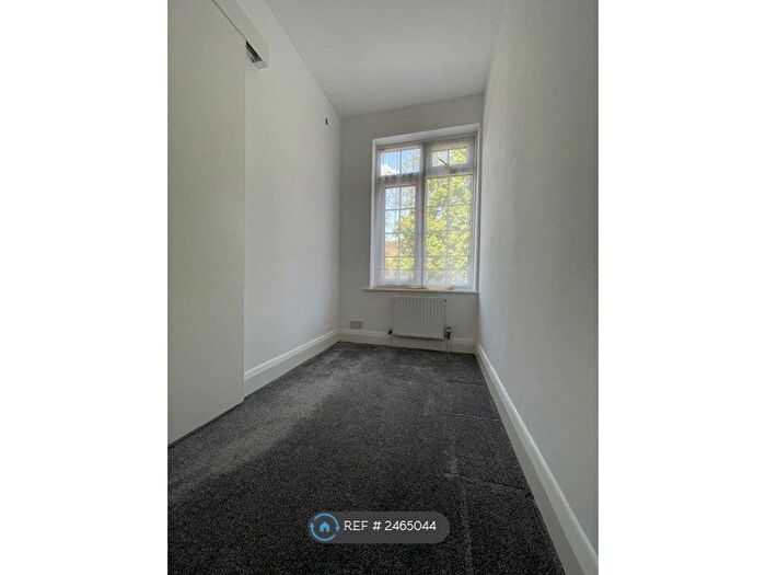 3 Bedroom Flat To Rent In Tabor Court, Cheam Village, SM3