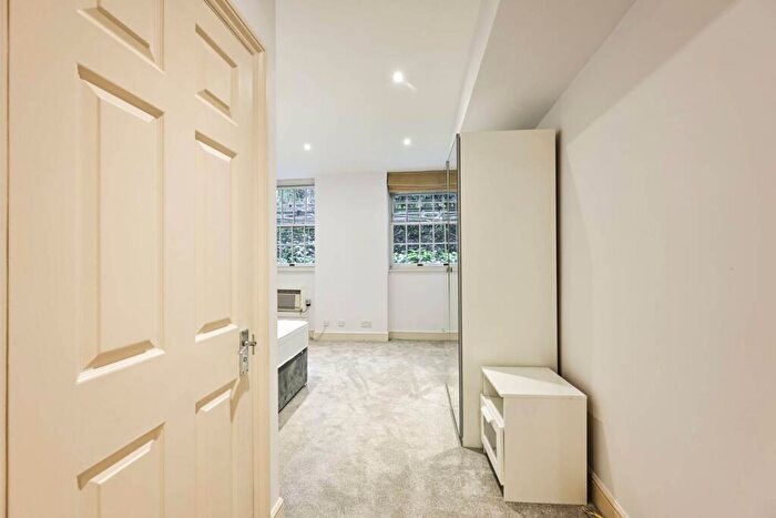 2 Bedroom Flat For Sale In Circus Road, St John's Wood, London, NW8