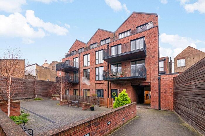 3 Bedroom Apartment For Sale In Sydenham Road, Sydenham, London, SE26