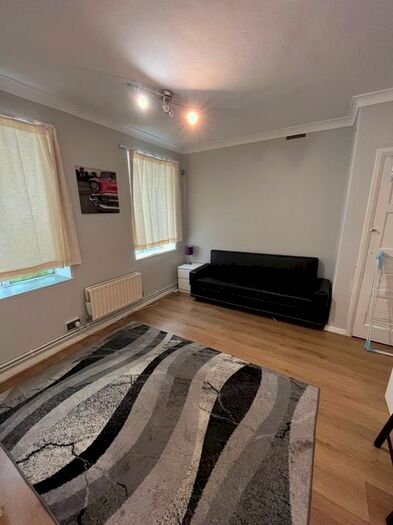 2 Bedroom Flat To Rent In Reservoir Road, London, N14