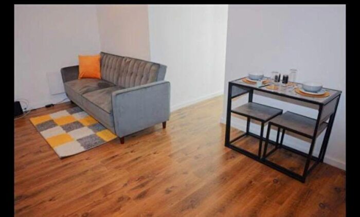 3 Bedroom Flat To Rent In Hind Grove, Poplar, E14