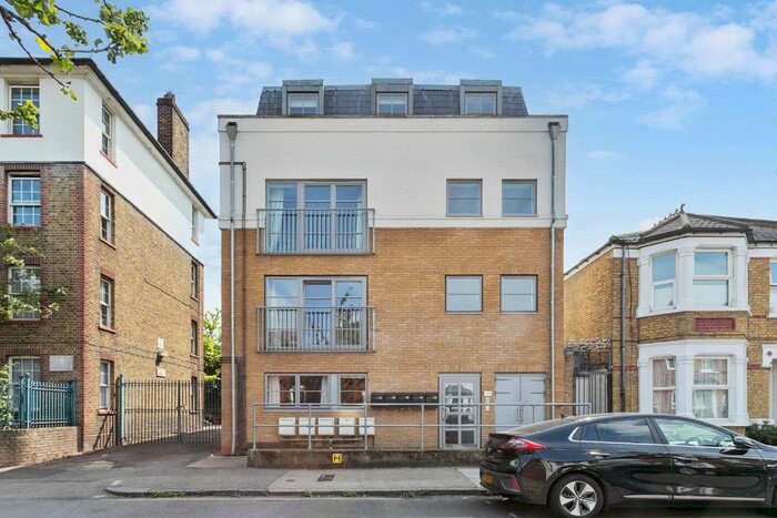 3 Bedroom Flat To Rent In Azof Street, London, SE10