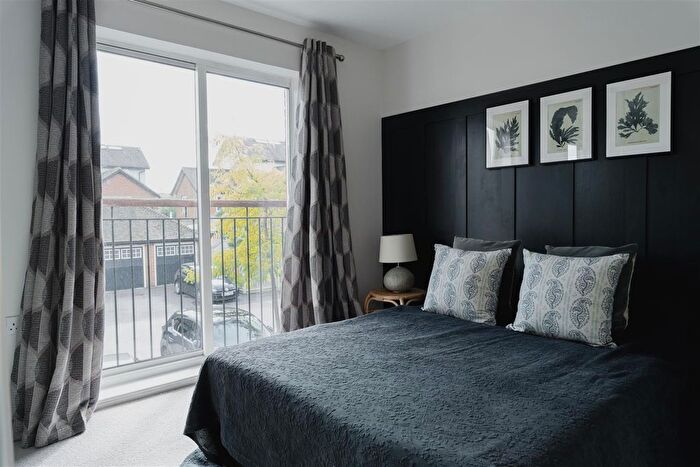 3 Bedroom Terraced House For Sale In Lilley Mead, Redhill, RH1