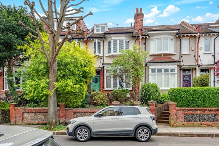 3 Bedroom Flat To Rent In Hornsey Lane Gardens, Highgate, N6