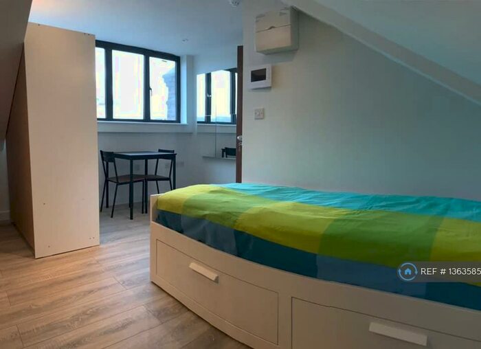 Studio To Rent In West Green Road, London, N15