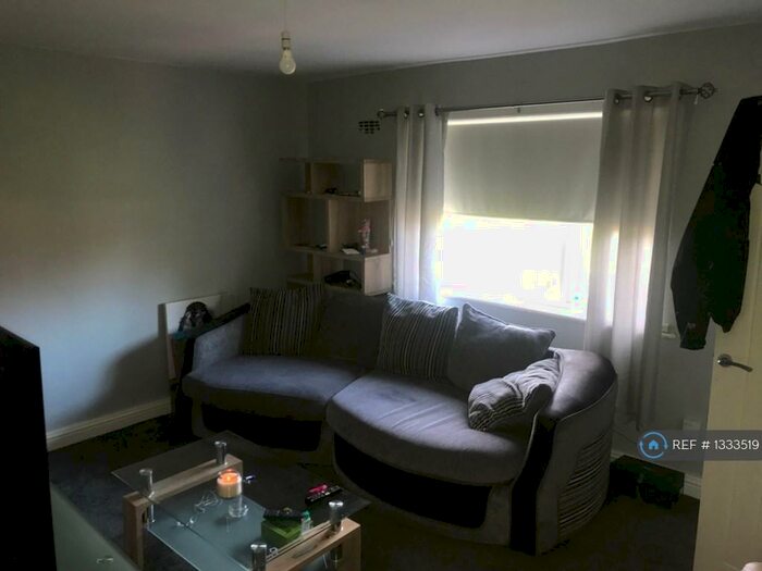 1 Bedroom Flat To Rent In Hilltop Drive, Rochdale, OL11