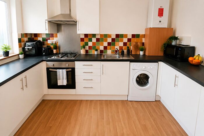 4 Bedroom Flat To Rent In Coburn Street, Cathays, Cardiff, CF24