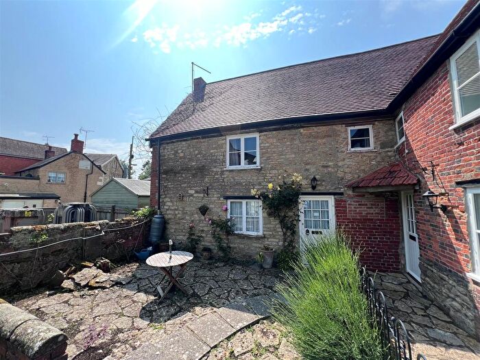 4 Bedroom Cottage For Sale In Church Walk, Gillingham, SP8