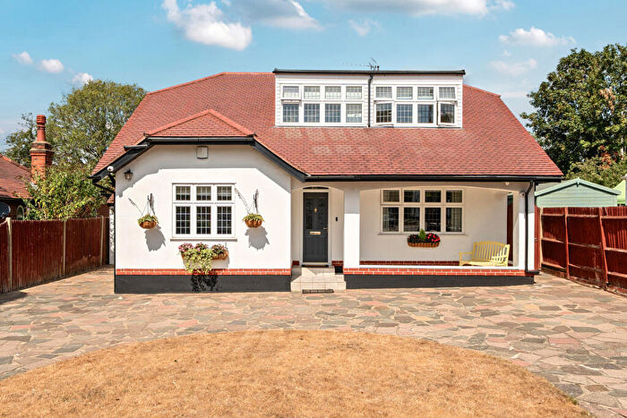 6 Bedroom Detached House For Sale In Park Avenue, Orpington, BR6