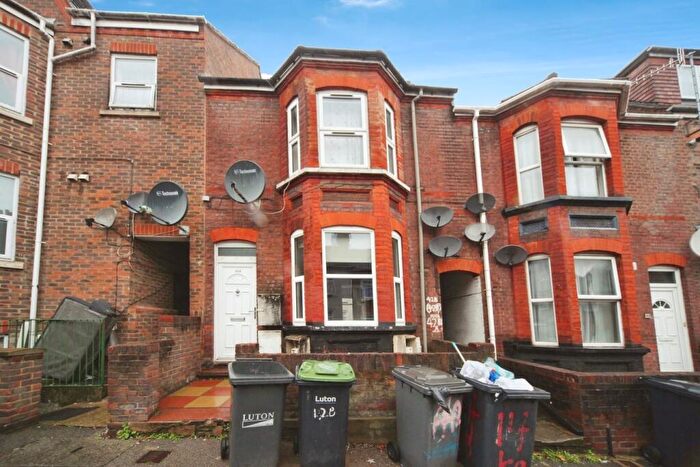2 Bedroom Apartment For Sale In Buxton Road, Luton, LU1