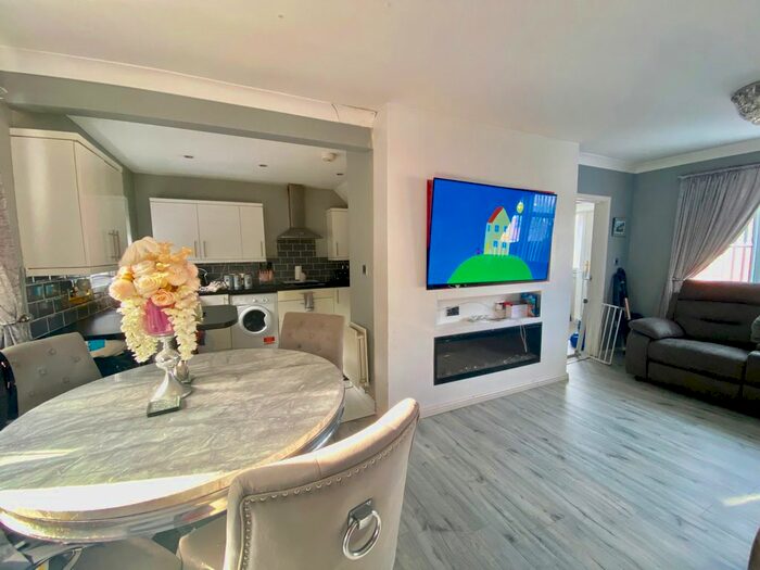 3 Bedroom Semi-Detached House To Rent In Thursby Gardens, Low Fell, Gateshead, Tyne &amp; Wear, NE9