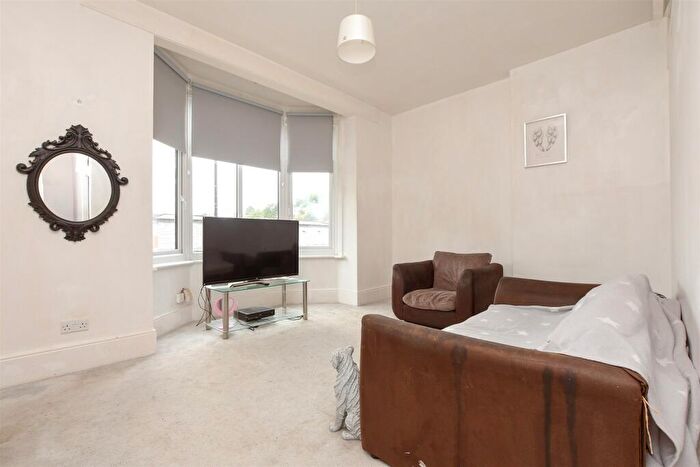 1 Bedroom Flat For Sale In Harestone Valley Road, Caterham, Surrey, CR3