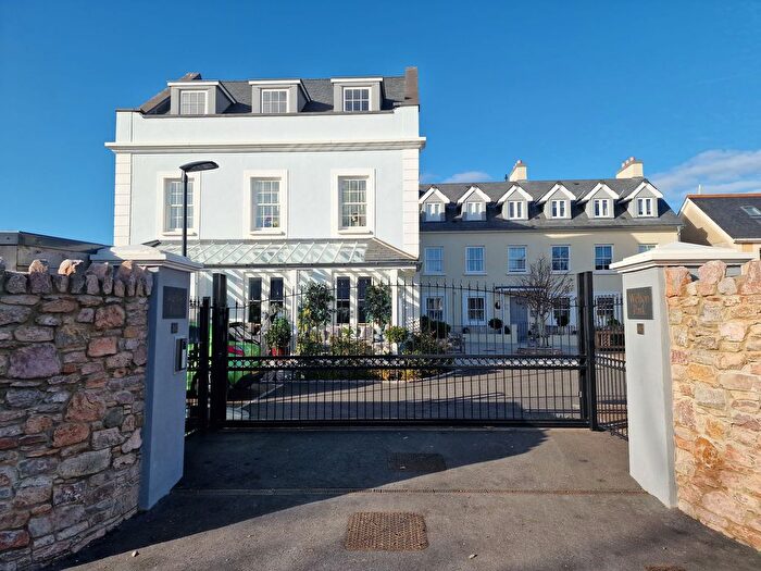 2 Bedroom Flat For Sale In St Marychurch, Torquay, TQ1