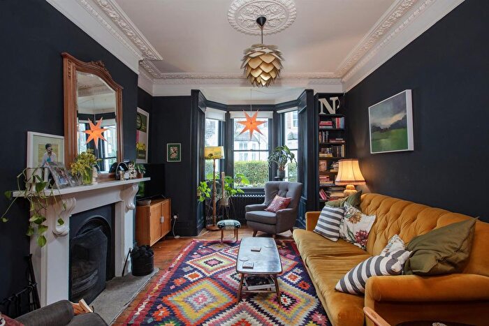 5 Bedroom Terraced House For Sale In Maude Road, Camberwell, SE5