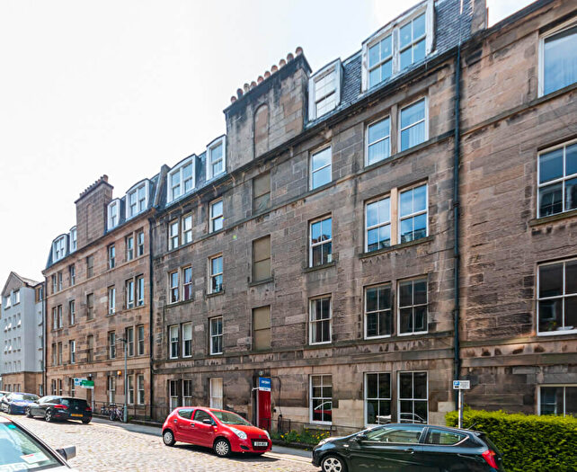 3 Bedroom Flat To Rent In L South Oxford Street, Edinburgh, EH8