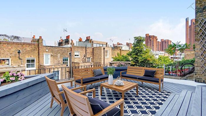 2 Bedroom Maisonette For Sale In Edith Grove, London, SW10