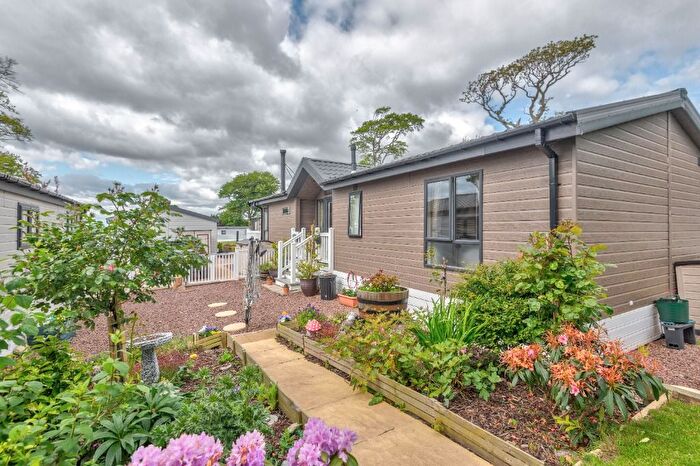 2 Bedroom Mobile/park Home For Sale In Seaview Avenue, Arbroath, Angus, DD11