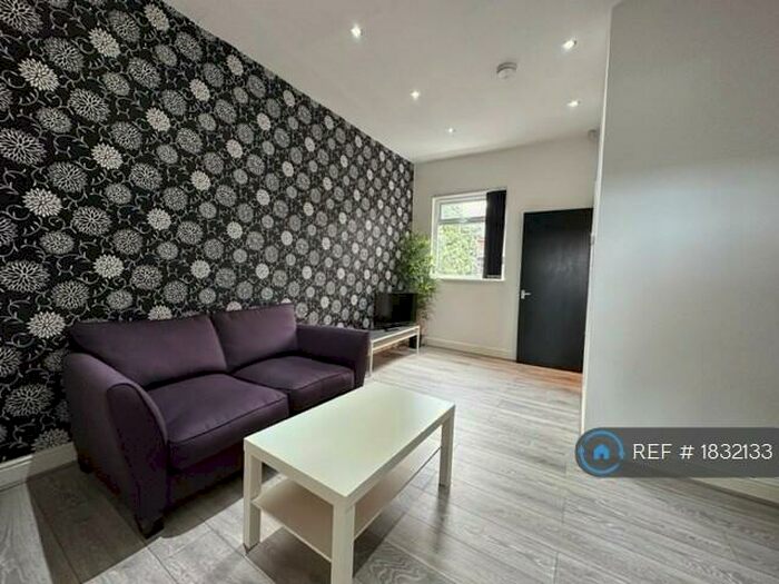 3 Bedroom Flat To Rent In Chesterfield Road, Sheffield, S8