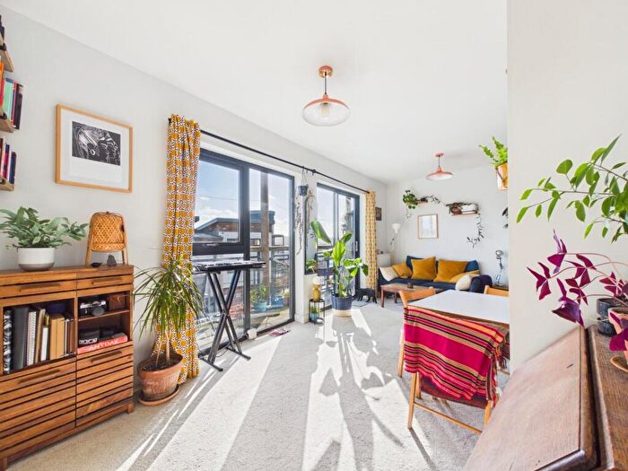 2 Bedroom Flat For Sale In Weavers Mill Close, Bristol, BS5