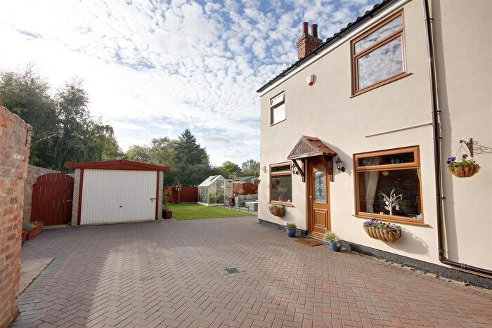 2 Bedroom End Of Terrace House For Sale In Canal Side West, Newport, Brough, HU15