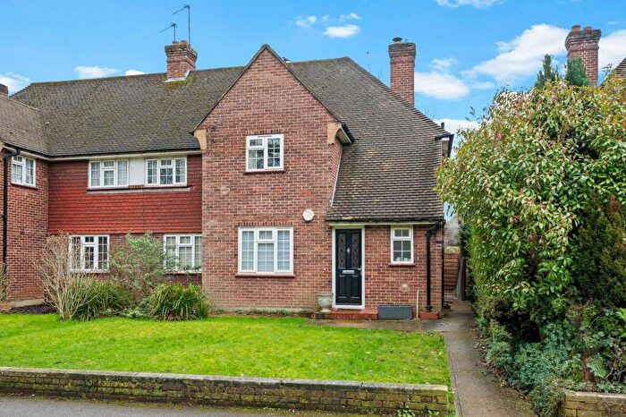 2 Bedroom Maisonette For Sale In Worcester Park Road, Worcester Park, KT4