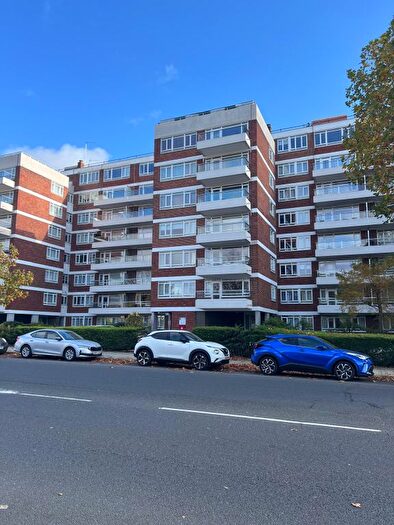 2 Bedroom Flat To Rent In Regents Park Road, London, N3