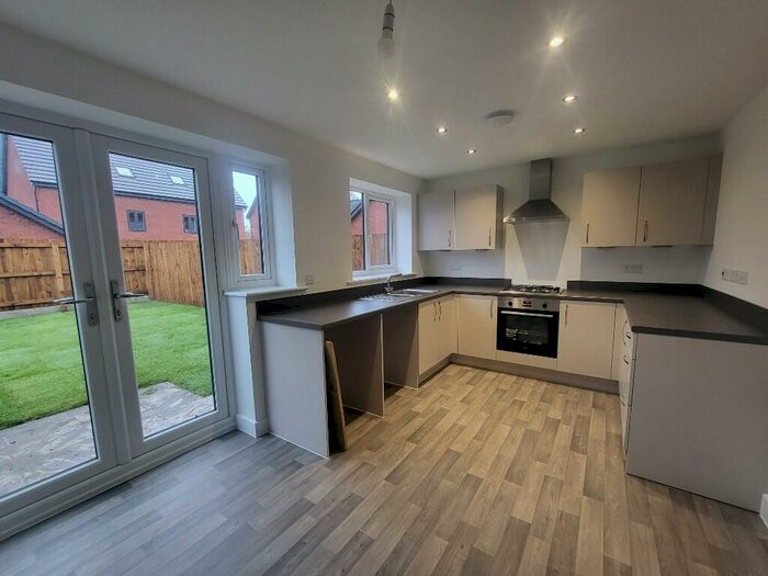 3 Bedroom Semi-Detached House To Rent In Etford Close, Leyland, Lancashire, PR25