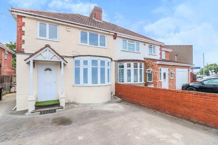 3 Bedroom Semi-Detached House To Rent In Station Road, Langley, SL3