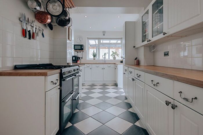 5 Bedroom Semi Detached House For Sale In Evans Avenue, Watford, WD25