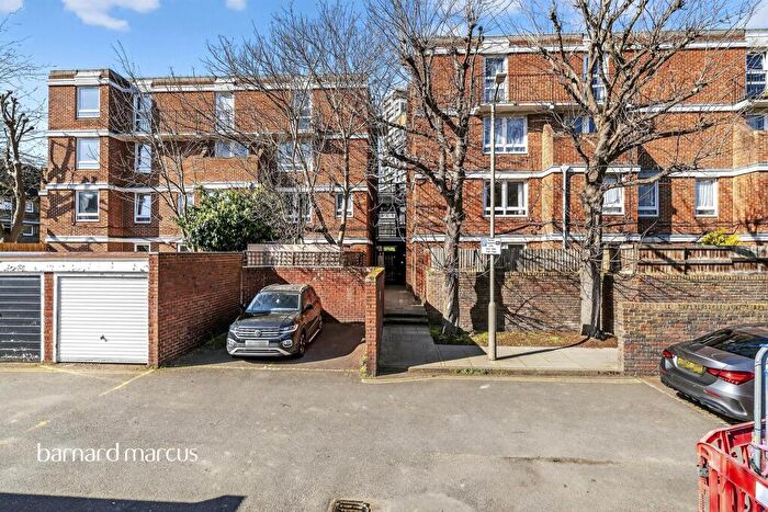 1 Bedroom Flat For Sale In Wallis Close, London, SW11