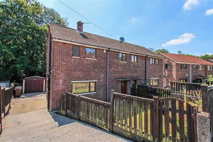 3 Bedroom Property For Sale In Dodworth Drive, Wakefield, WF2