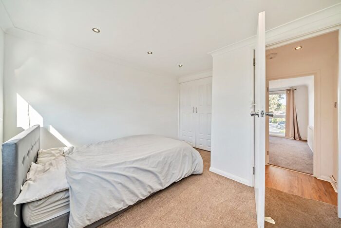 3 Bedroom Flat To Rent In Rydens Road, Walton-On-Thames, KT12