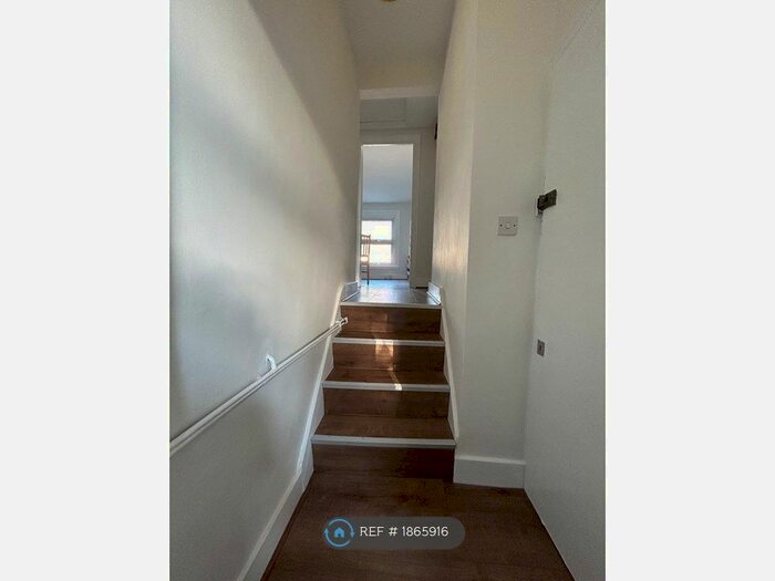 1 Bedroom Flat To Rent In Jenner Road, London, N16