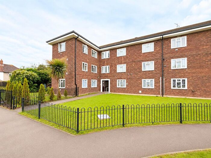 2 Bedroom Flat To Rent In Cobbs Road, Hounslow, TW4