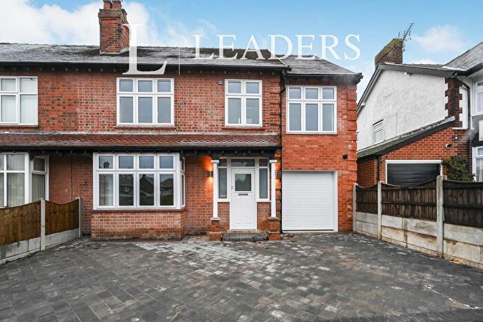 5 Bedroom Semi-Detached House To Rent In Park Drive, Hucknall, NG15