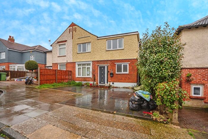 4 Bedroom Semi-detached House For Sale In Sixth Avenue, Portsmouth, Hampshire, PO6