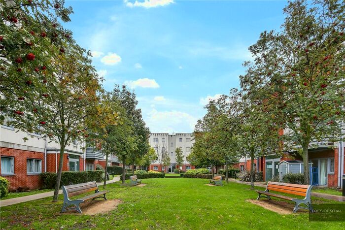 1 Bedroom Flat To Rent In Cannock Court, Walthamstow, London E17