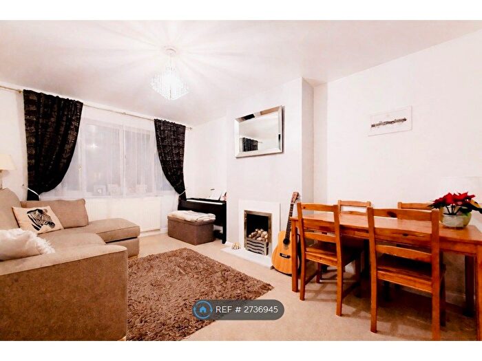 2 Bedroom Maisonette To Rent In Cemmaes Meadow, Hemel Hempstead, HP1
