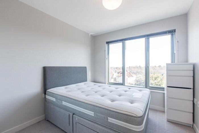 1 Bedroom Flat To Rent In Flat Ellington Court, N14