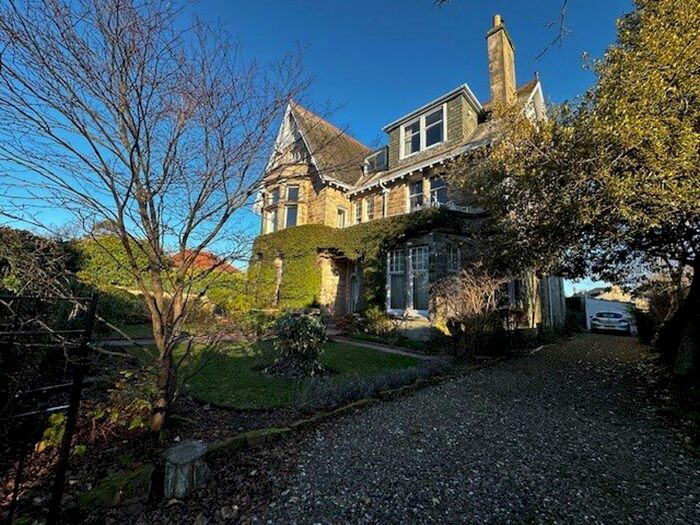 3 Bedroom Flat To Rent In Donaldson Gardens, St. Andrews, KY16