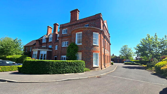 2 Bedroom Apartment For Sale In Maplespeen Court, Newbury, RG14