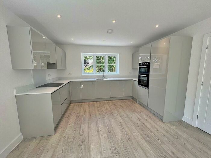 3 Bedroom Chalet For Sale In Eastfield Lane, Ringwood, Hampshire., BH24