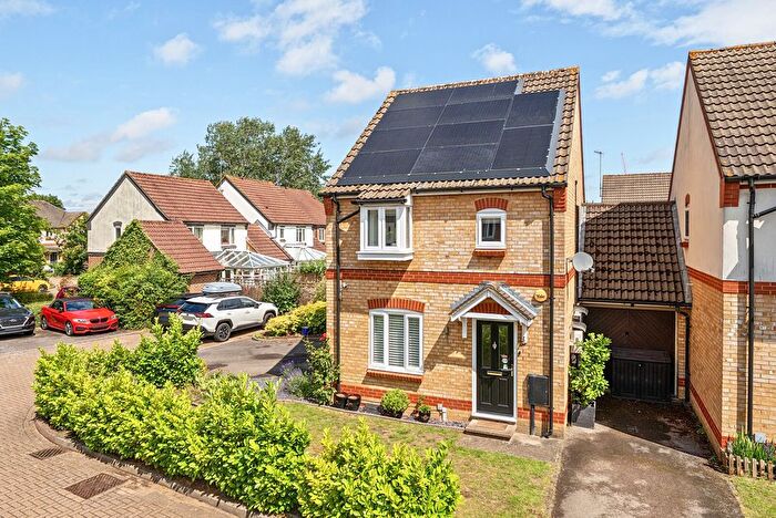 3 Bedroom Detached House For Sale In Fernihough Close, Weybridge, KT13