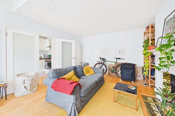 2 Bedroom Flat To Rent In Gleneldon Road, Streatham, SW16