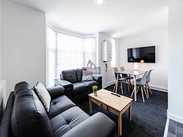 4 Bedroom Flat To Rent In Bolton Road Brindle Heath, Salford, M6